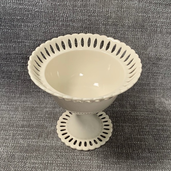 I. Godinger Co. Compote Pedestal Bowl White Porcelain Lace Cut Out Rim - Picture 4 of 15